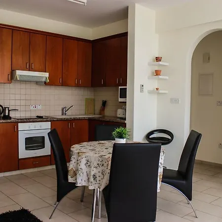 King's Gardens * פאפוס