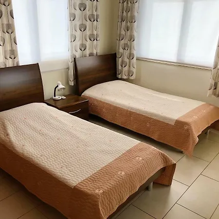 King's Gardens * פאפוס